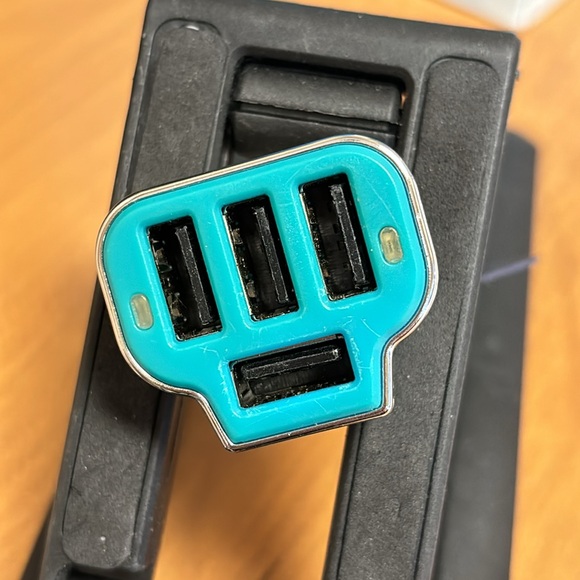 💸 5 for $25 💸 Aduro PowerUp 4 Port Car Charger USB Adapter Cigarette Lighter - Picture 1 of 5
